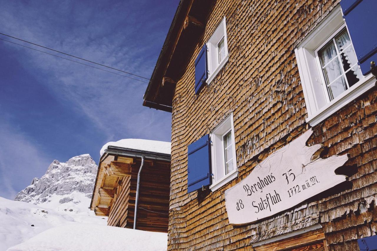 ホテル Berghaus Sulzfluh ザンクト・アンテーニーン エクステリア 写真