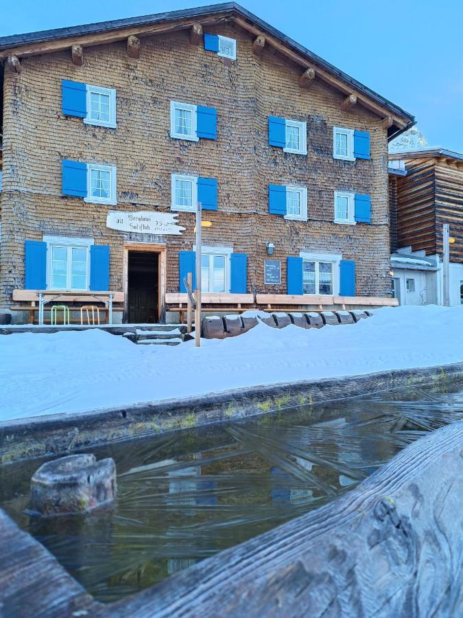 ホテル Berghaus Sulzfluh ザンクト・アンテーニーン エクステリア 写真