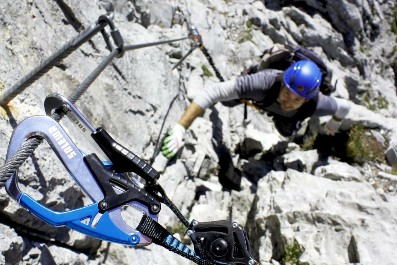 ホテル Berghaus Sulzfluh ザンクト・アンテーニーン エクステリア 写真